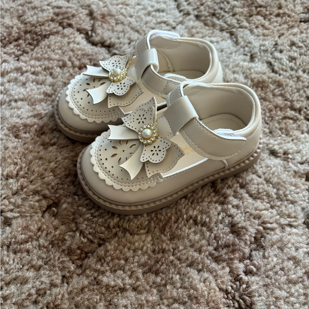 Cream Dress Shoes with T-Strap and Floral Embellishment